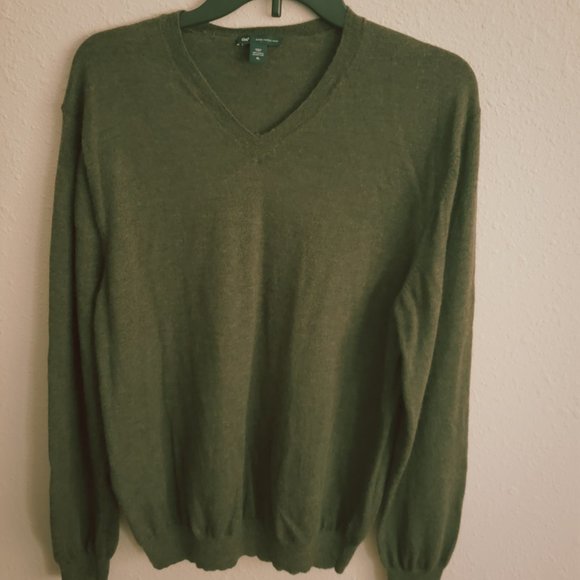 Men's Gap Italian Merino Wool long sleeve V neck sweeter, olive green. Size XL. - Picture 6 of 13